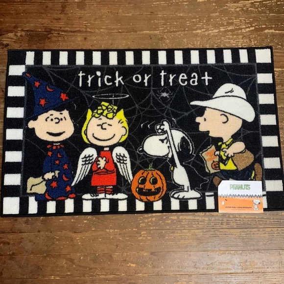 Peanuts Snoopy Charlie Brown Fall Happy Halloween Accent Rug Mat Trick or Treat - Picture 1 of 3